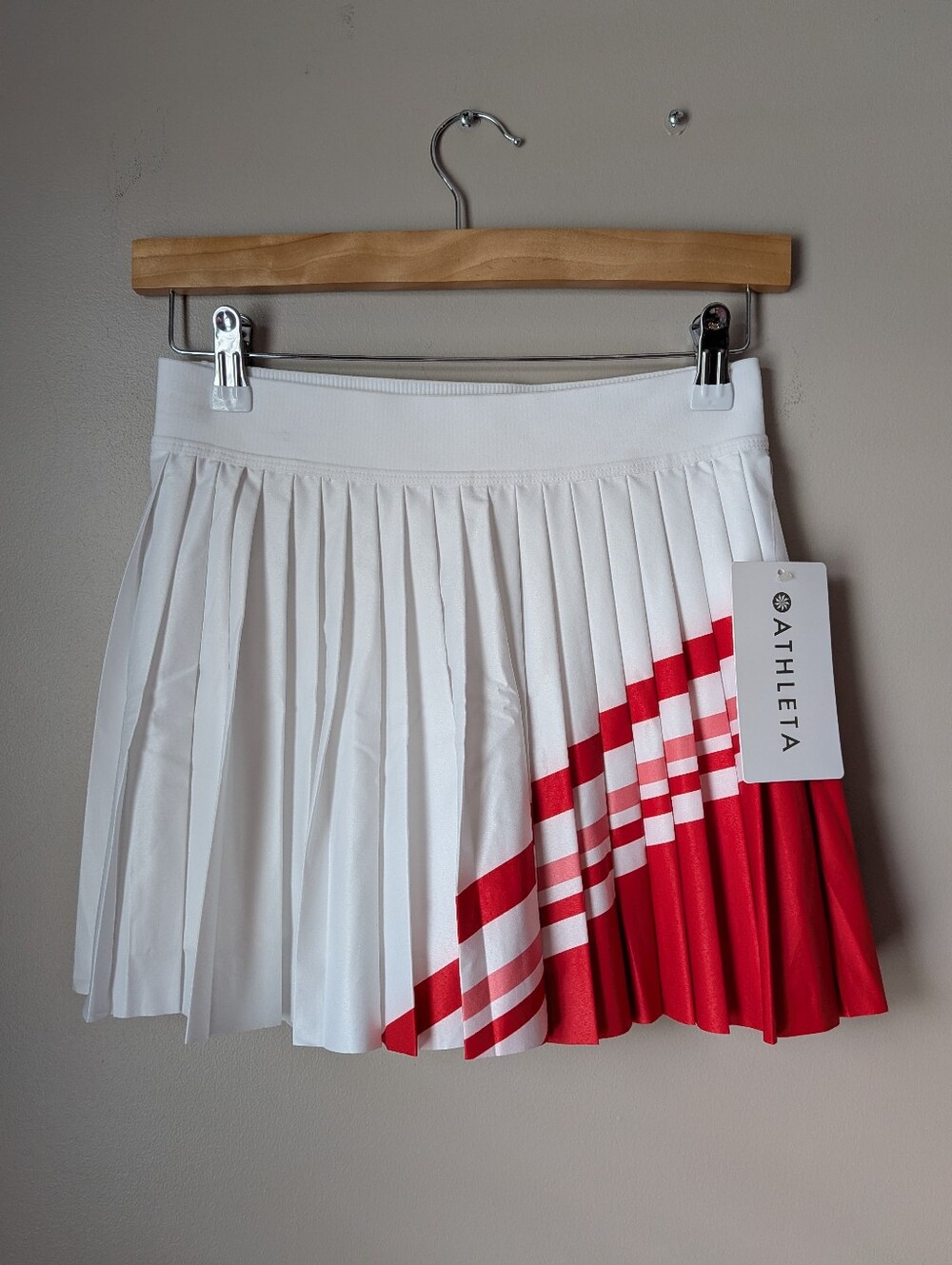 Athleta White and Red Pleated Athletic Skirt